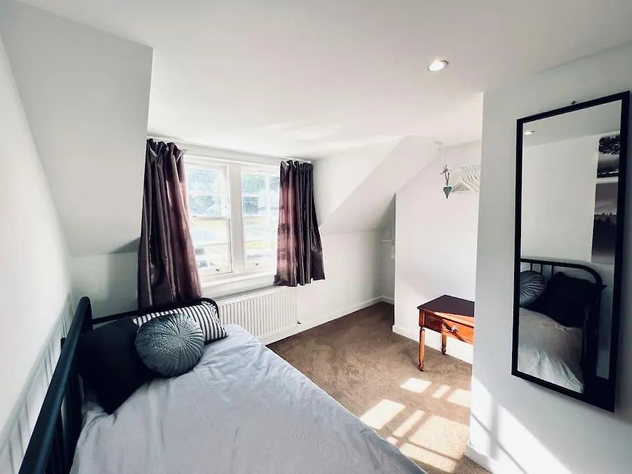 Luxe 4 Bedroom City Centre House Edinburgh 0*,