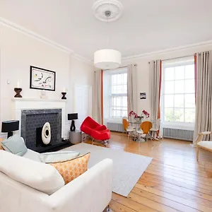 Joivy Contemporary Flat In The New Town Apartment