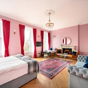 Spacious Centre Family Inn