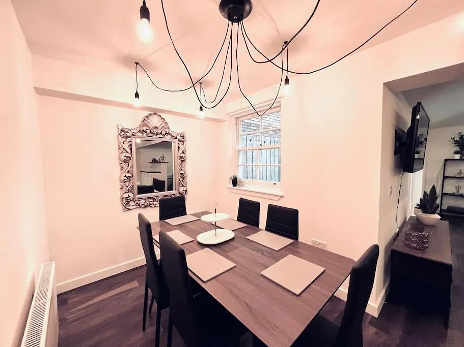 Luxe 4 Bedroom City Centre House Edinburgh