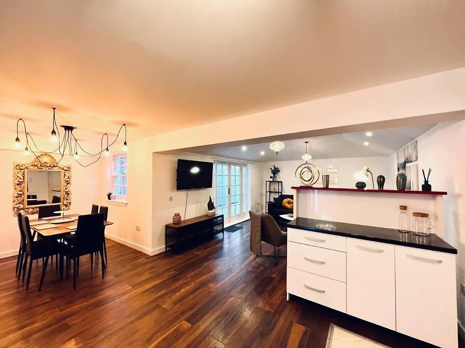 Luxe 4 Bedroom City Centre House Edinburgh 0*,  United Kingdom